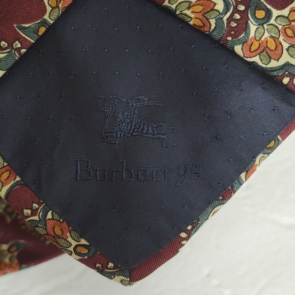 Burberry mens silk tie - Picture 7 of 8